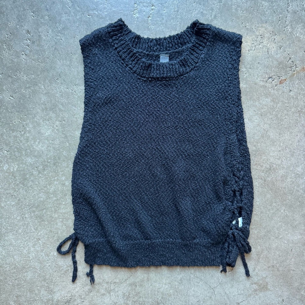 Black Sleeveless Sweater Knit Top
